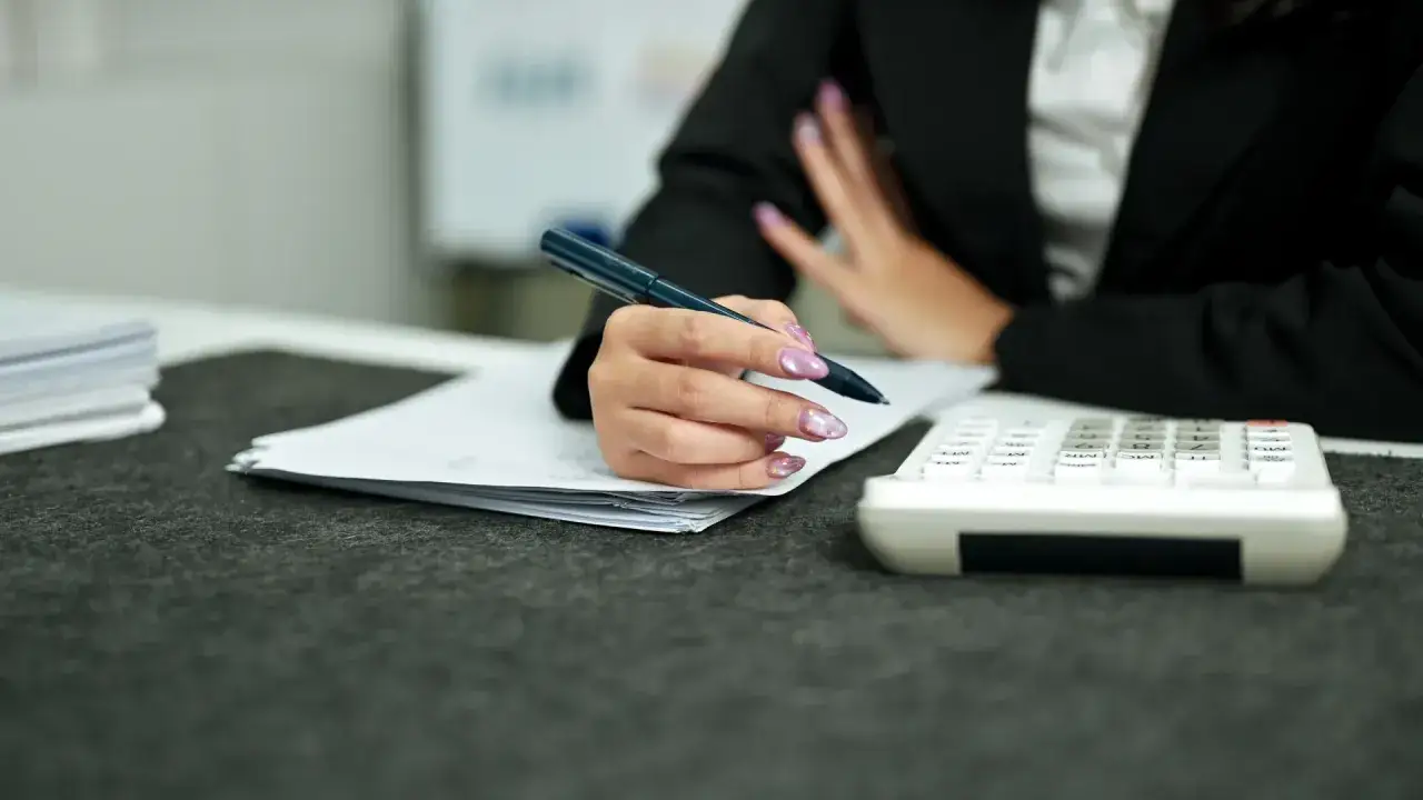 A person calculates expenses, wondering if they can deduct mileage for volunteer work.